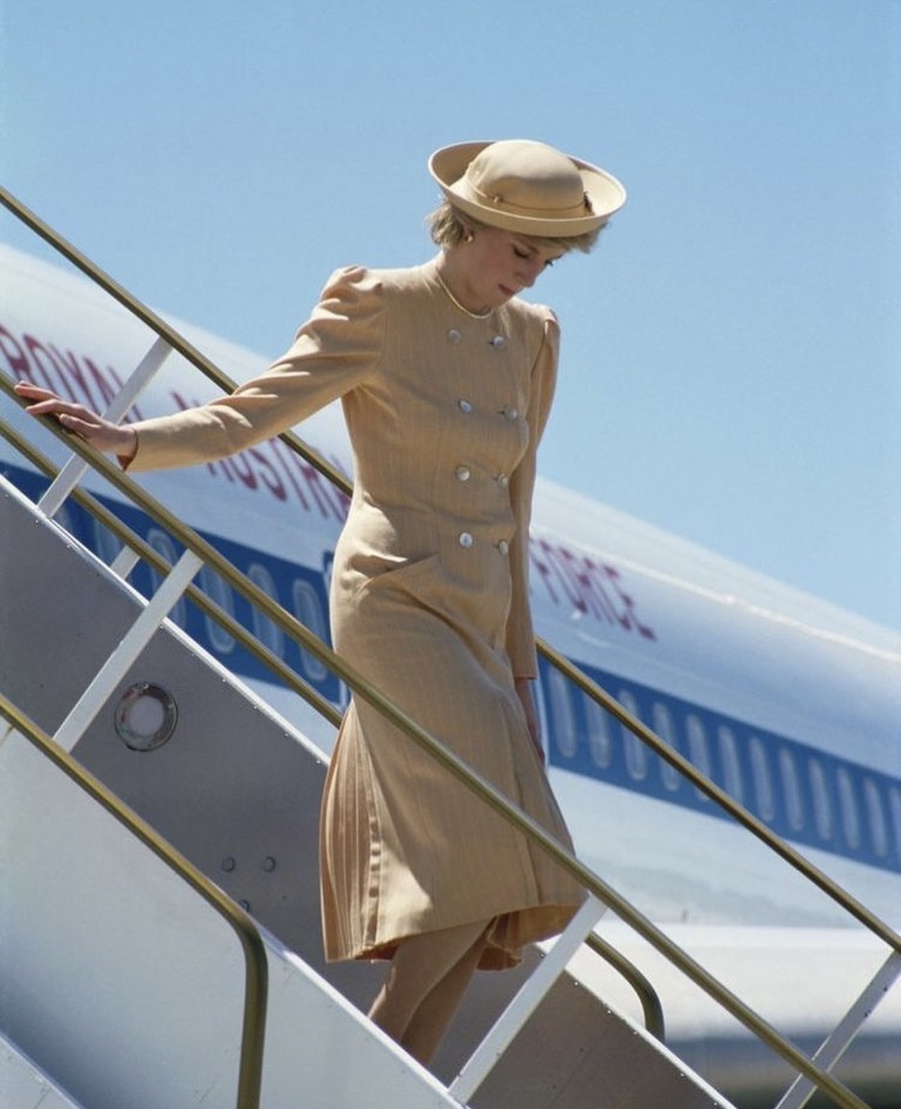 من أنماط القبعات التي عُرفت بها الليدي ديانا (إنستغرام)