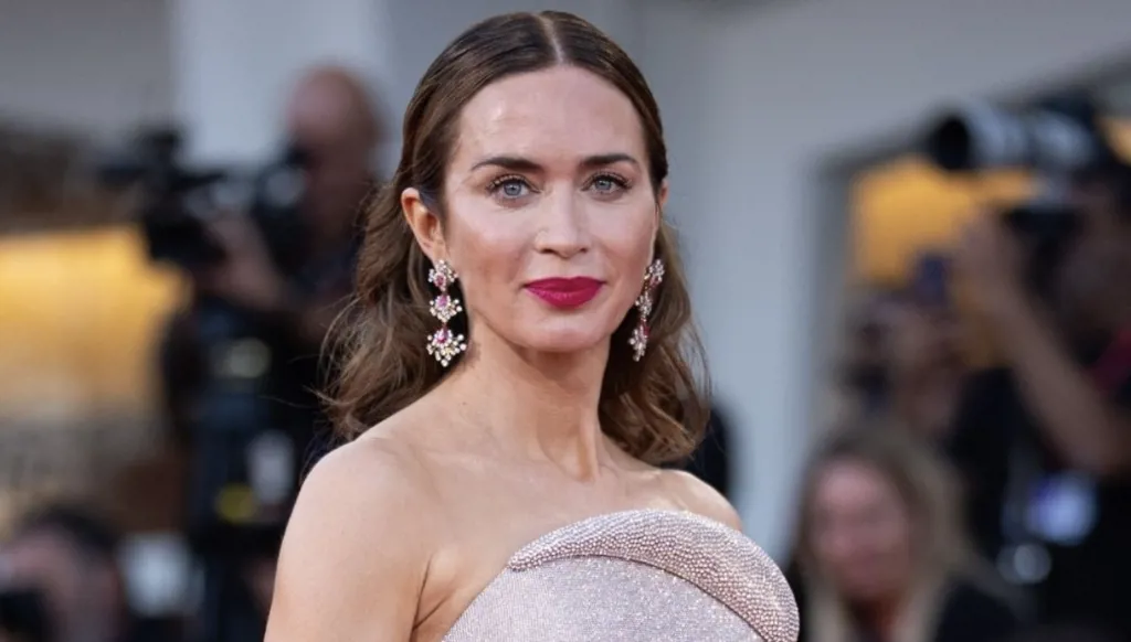 إيميلي بلانت في 3 إطلالات تعكس الأناقة العصريّة في مهرجان البندقية 2025 (صور وفيديو)