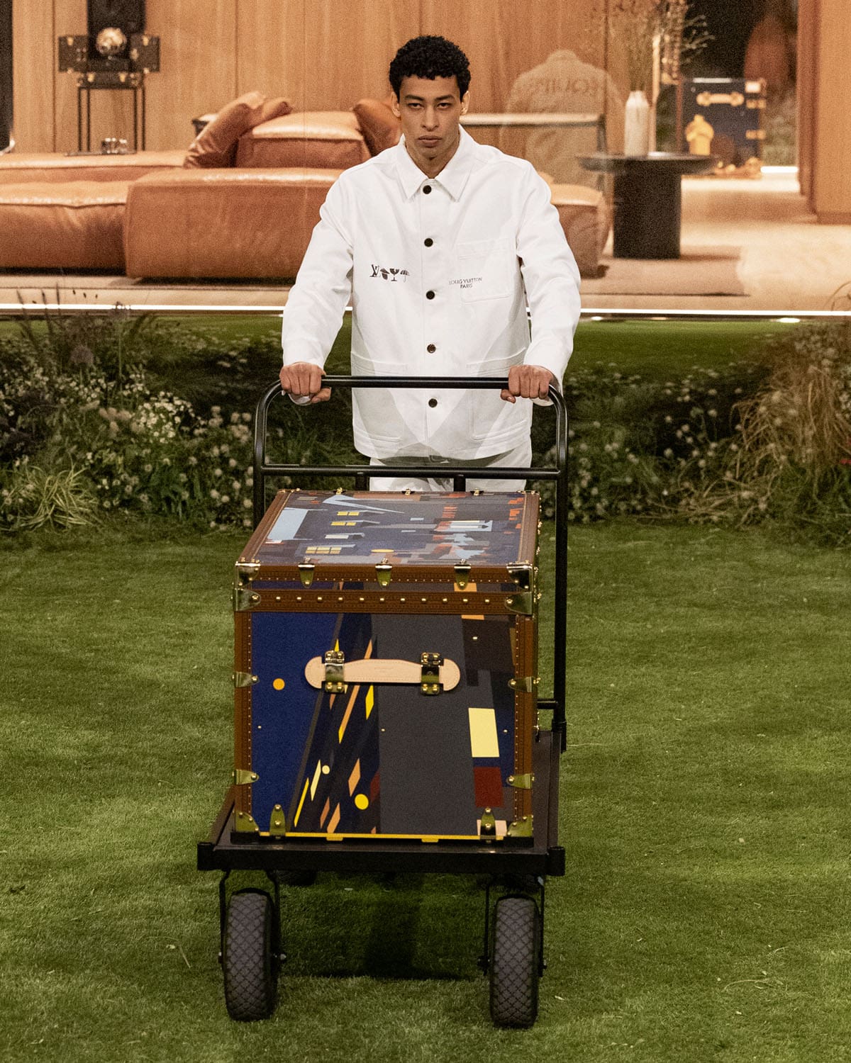 من عرض لويس فويتون في باريس (إنستغرام)