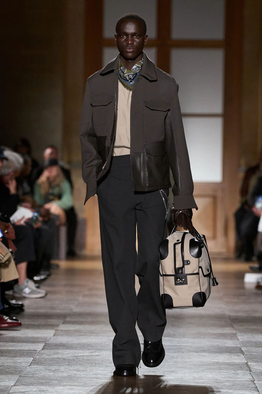 من عرض هيرمس للألبسة الرجاليّة لخريف وشتاء 2027 (إنستغرام)