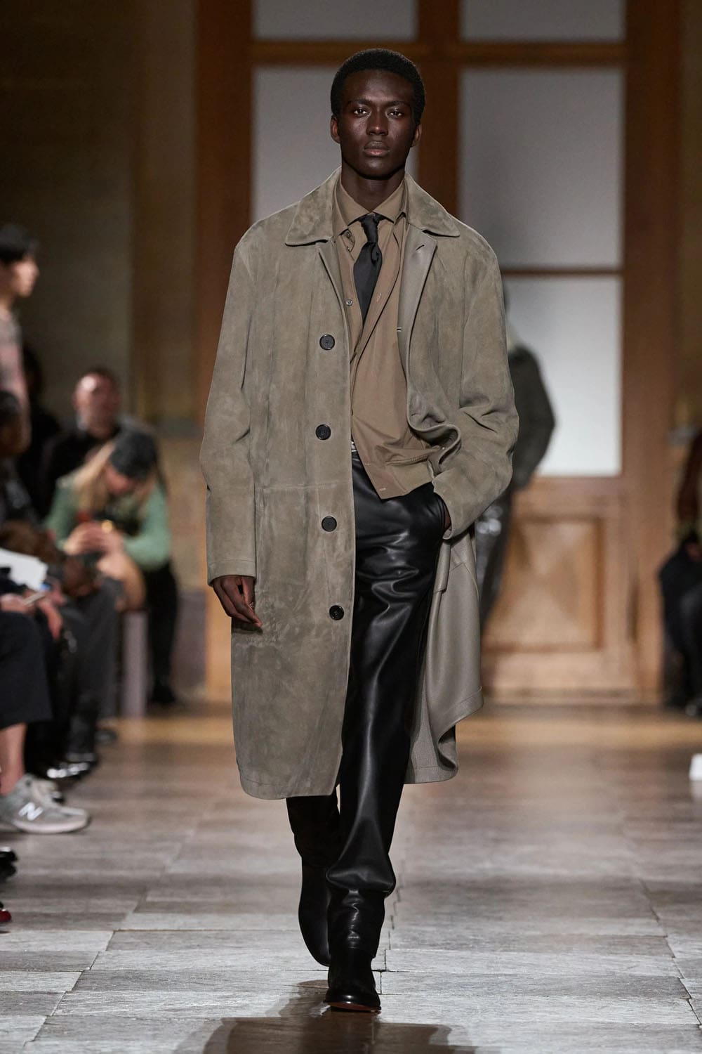 من عرض هيرمس للألبسة الرجاليّة لخريف وشتاء 2027 (إنستغرام)
