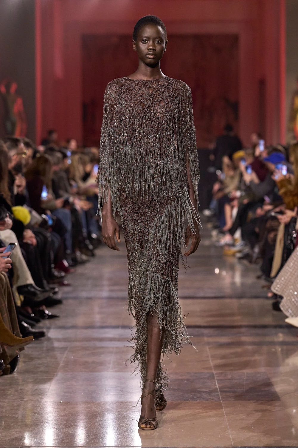 من مجموعة الخياطة الراقية لربيع وصيف 2026 بتوقيع إيلي صعب (إنستغرام)