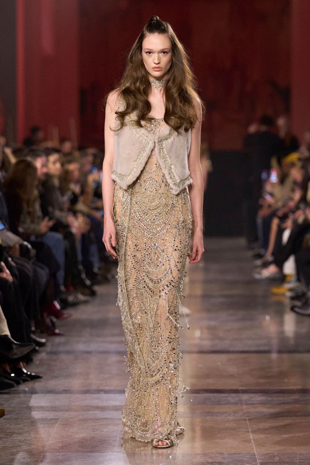 من مجموعة الخياطة الراقية لربيع وصيف 2026 بتوقيع إيلي صعب (إنستغرام)