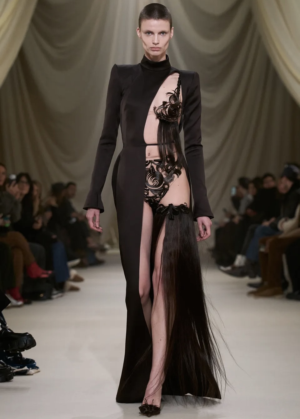 من عرض أزياء محمد آشي لربيع وصيف 2026 للخياطة الراقية (إنستغرام)