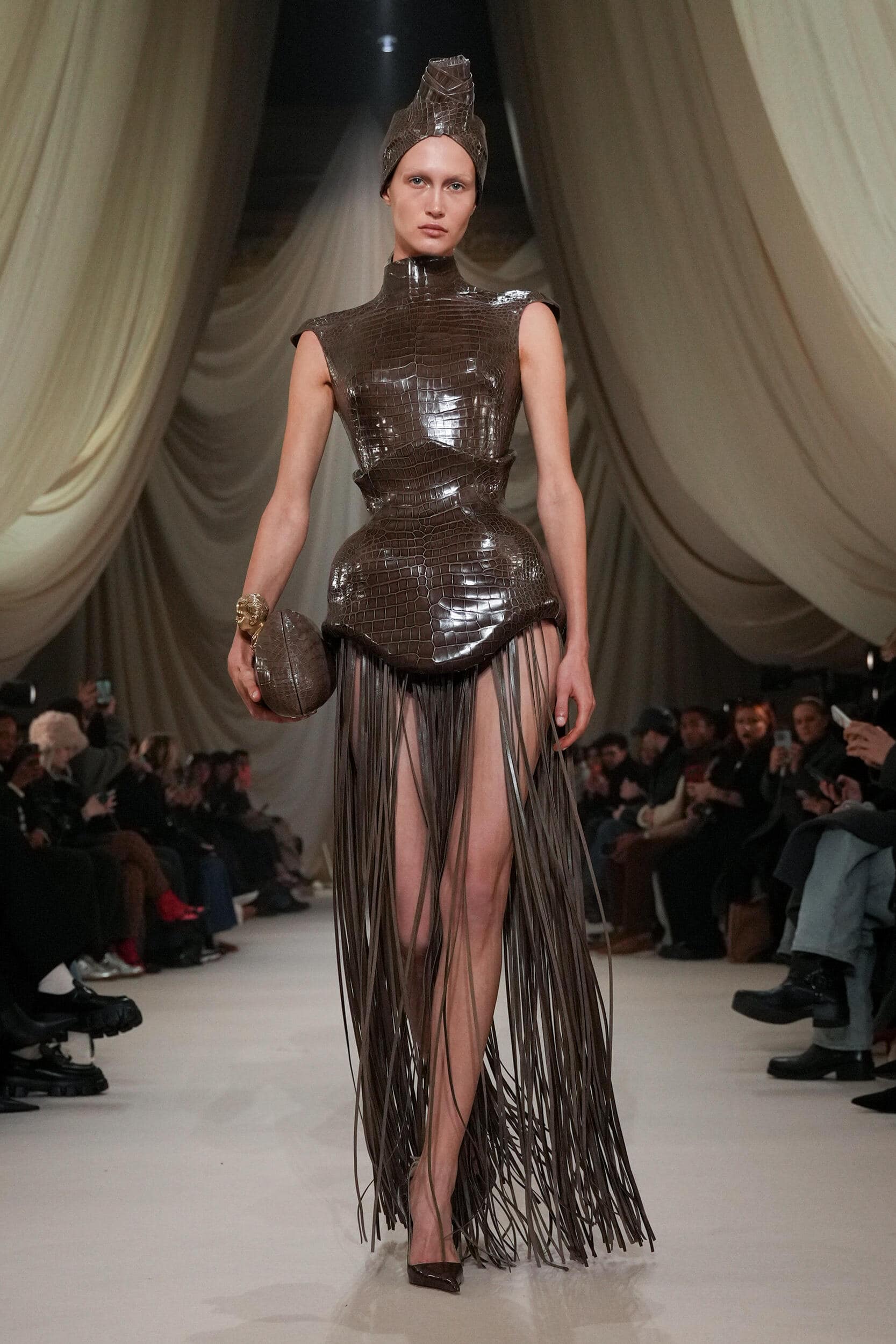 من عرض أزياء محمد آشي لربيع وصيف 2026 للخياطة الراقية (إنستغرام)