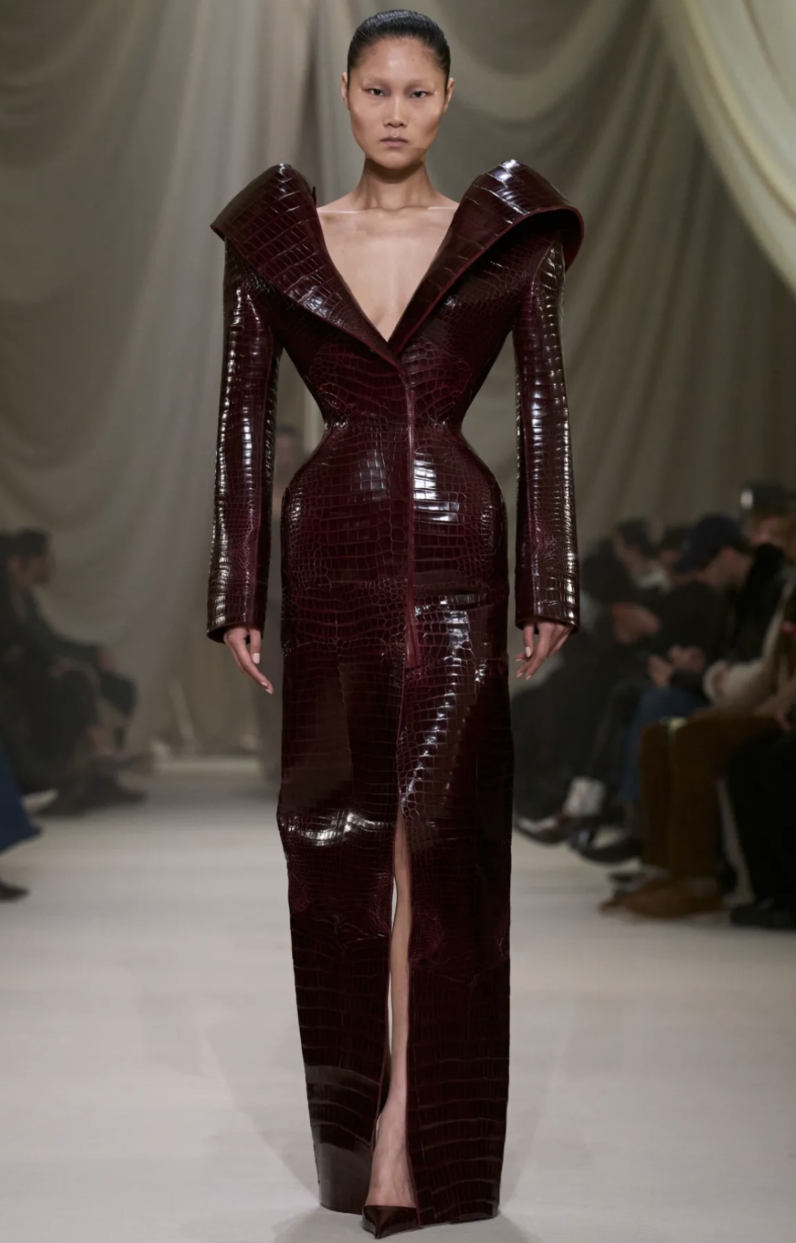 من عرض أزياء محمد آشي لربيع وصيف 2026 للخياطة الراقية (إنستغرام)