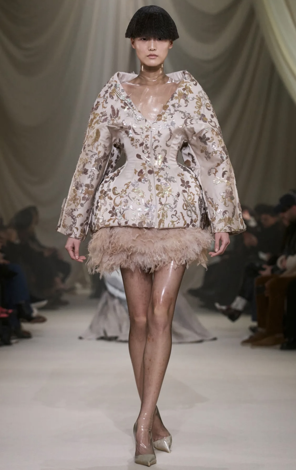 من عرض أزياء محمد آشي لربيع وصيف 2026 للخياطة الراقية (إنستغرام)