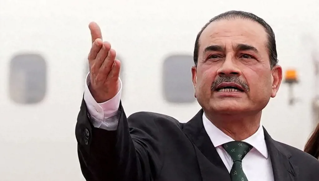 قائد الجيش الباكستاني يزور طهران غداً على وقع تهديد ترامب بالعقوبات