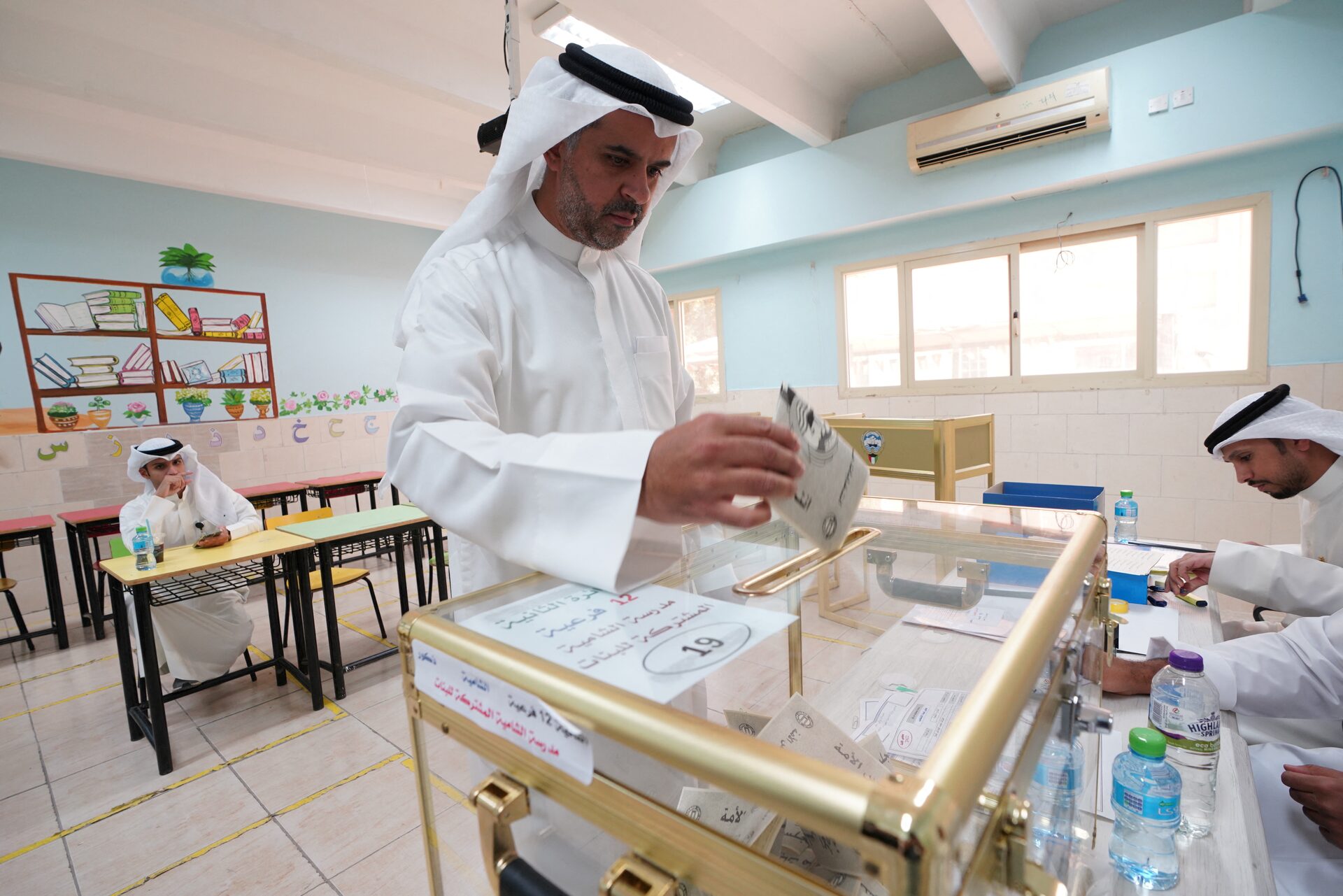 جانب من الاقتراع في انتخابات برلمانية في الكويت (أرشيفية)