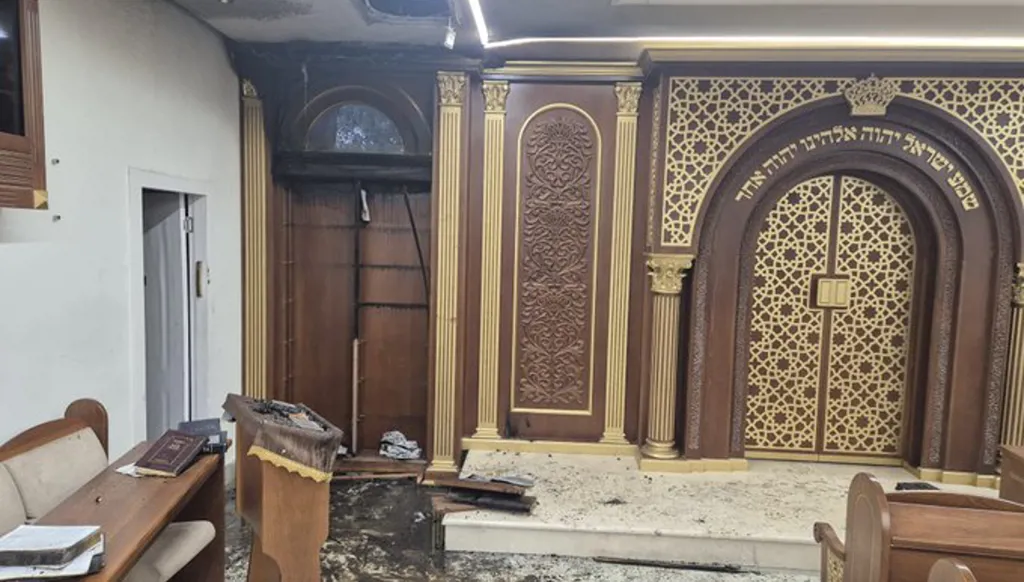 قد يكون "متعمّداً"... حريق في كنيس الحاخام الأكبر السابق لإسرائيل ‏بالقدس (فيديو)‏