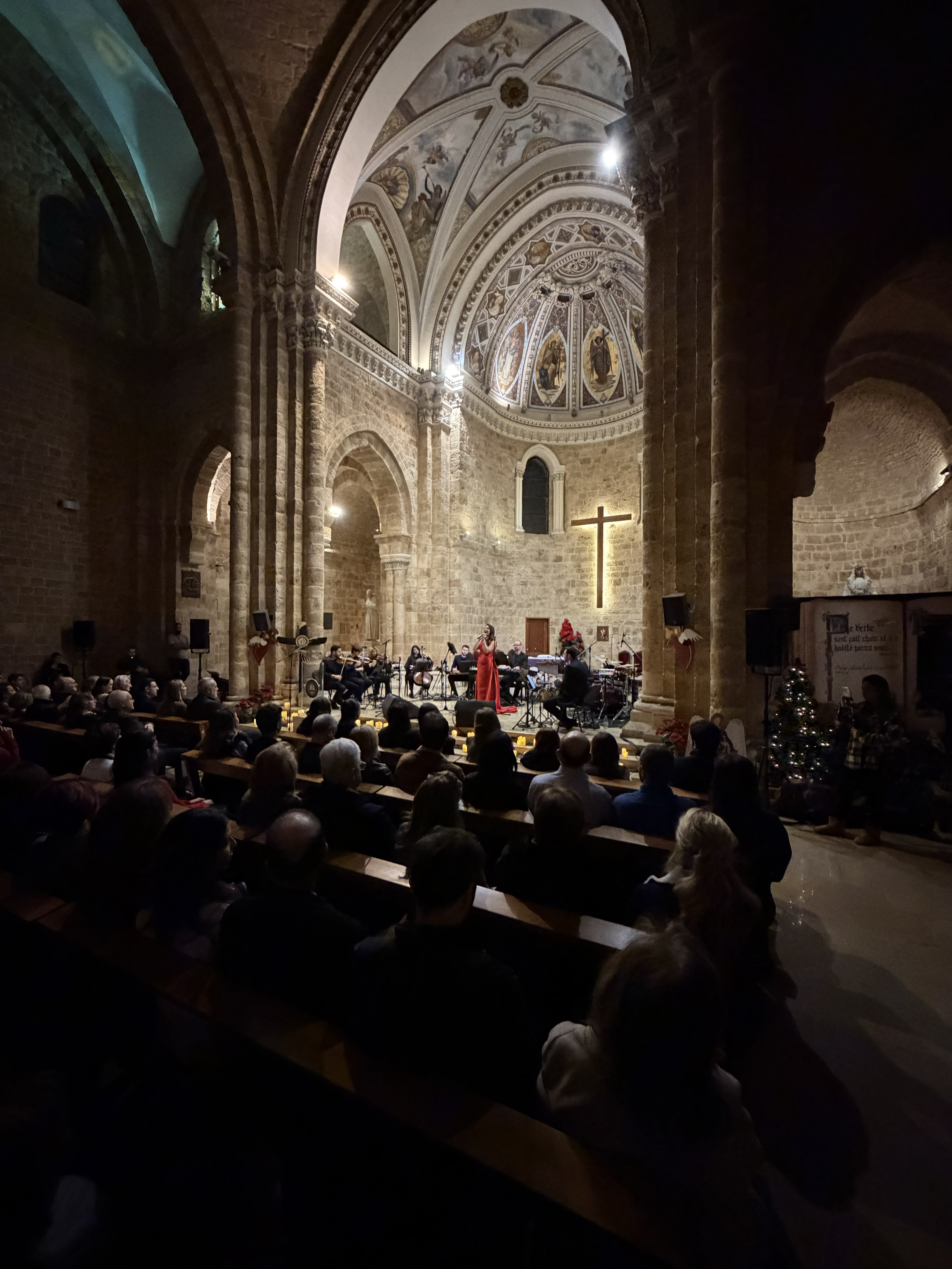 أمسية الفنانة ميسا قرعة ضمن مهرجان بيروت ترنّم في كاتدرائية القديس لويس الكبوشي (إيهاب فياض).