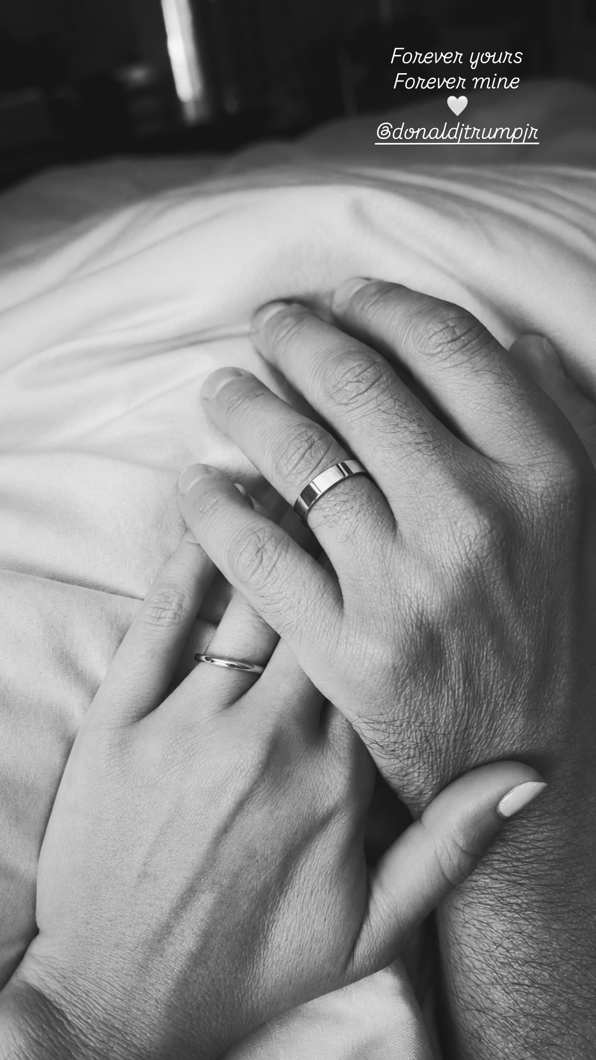 دونالد ترامب جونيور وبيتينا أندرسون يحتفلان بزفافهما (إنستغرام).