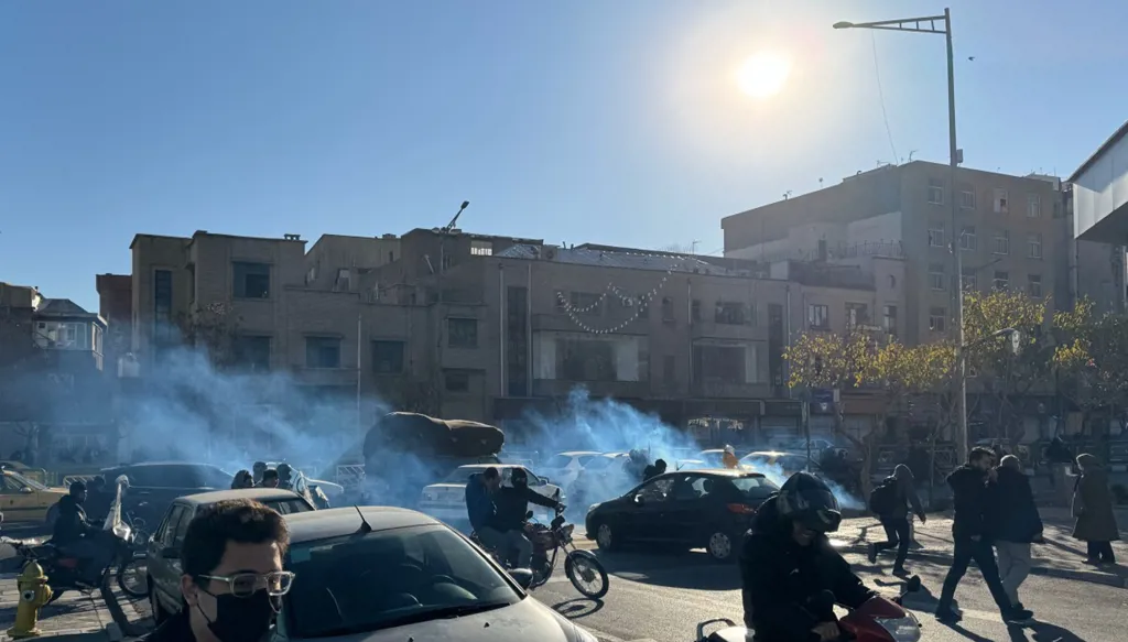 ‏"طعنا وبالرصاص"... مقتل عنصر أمن في إيران ‏