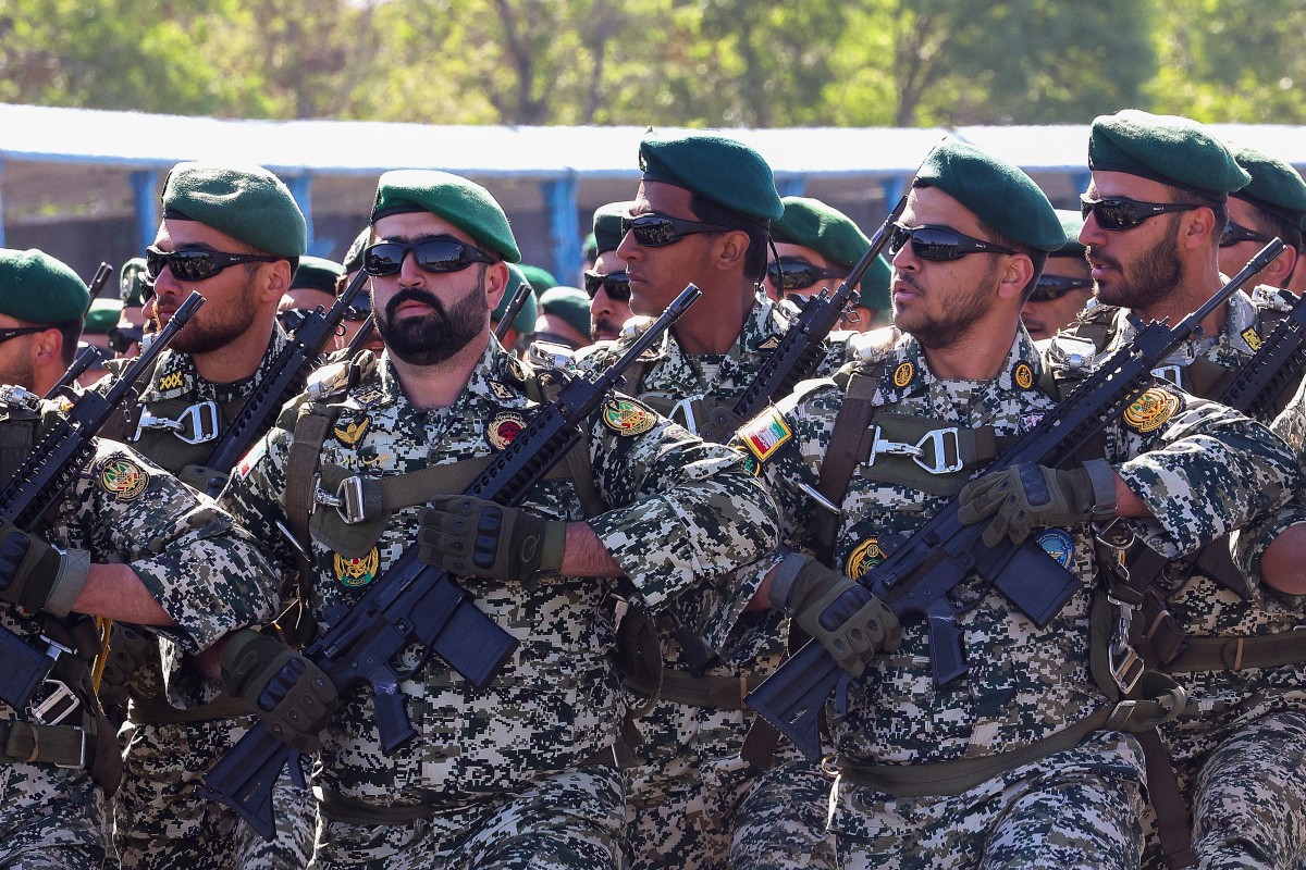 عرض عسكري في طهران بمناسبة يوم الجيش الإيراني (أ ف ب)‏