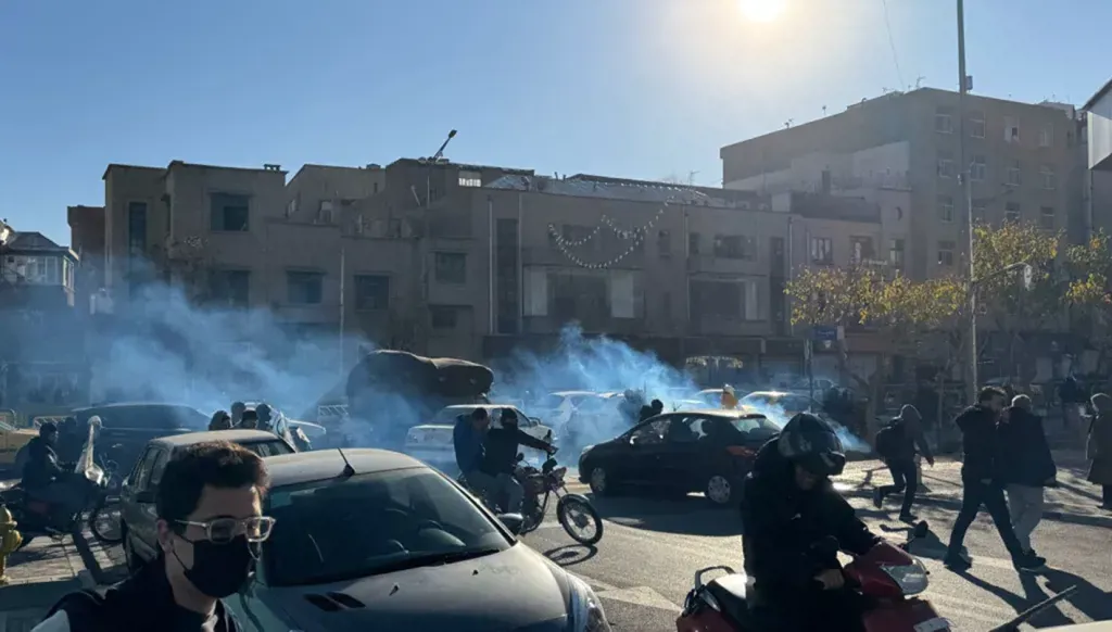 La guerre de l'ombre d'Israël en Iran : Des opérations secrètes au soutien public des manifestations