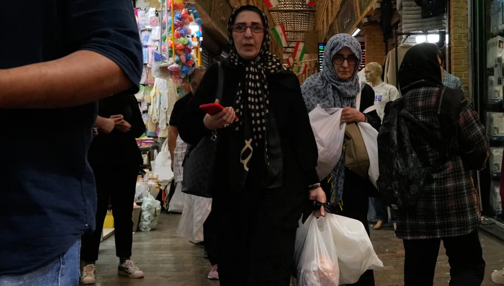 الحرب تستنزف اقتصاد إيران... هل تراجع طهران سياساتها؟