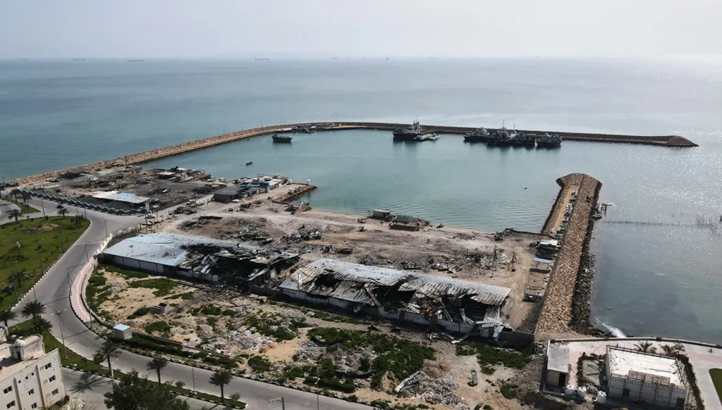 Macron and Starmer hold international summit on reopening the Strait of Hormuz