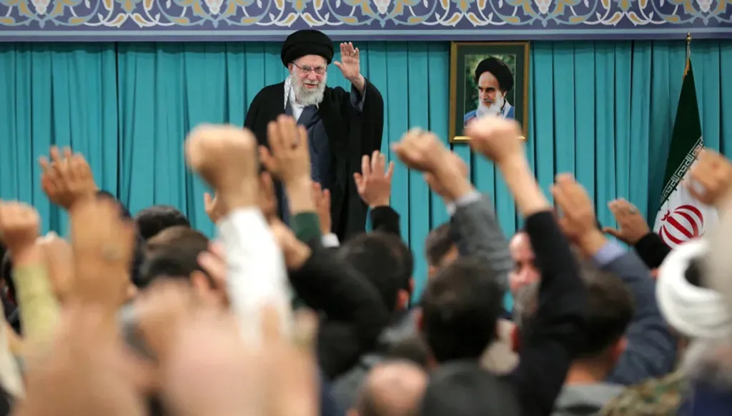 On the edge of conflict: U.S. and Iran trade threats amid military moves