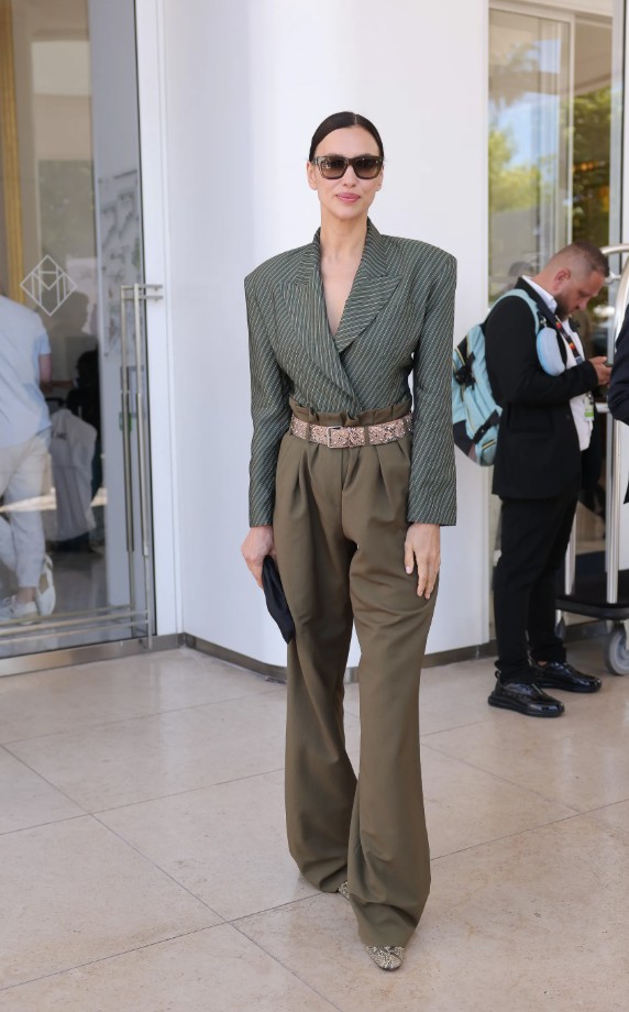 لوك كاجوال انيق بأسلوب إيرينا شايك في كان 2025 (إنستغرام)