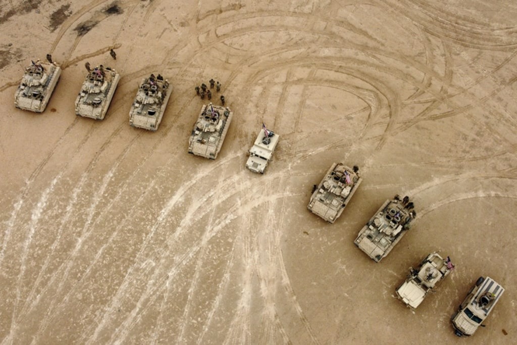 صورة جوية لمناورات عسكرية مشتركة بين قوات التحالف الدولي وقوات سوريا الديموقراطية في شمال سوريا. (أ ف ب)