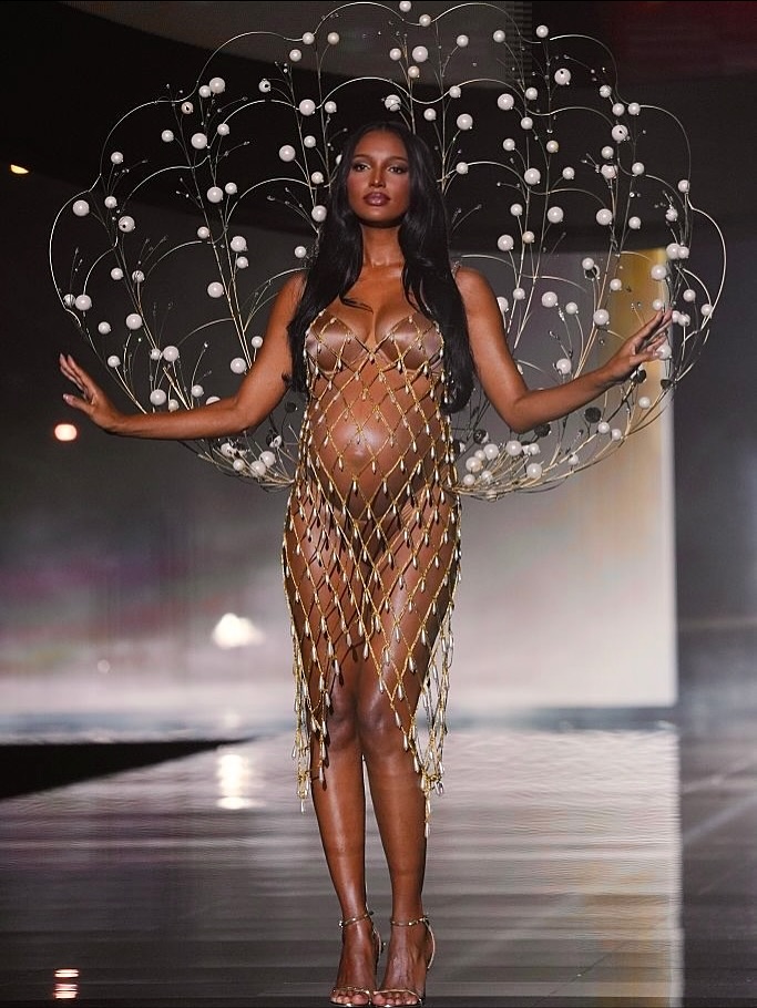 جاسمين توكس في عرض فيكتوريا سيكريت الاخير في بروكلين (انستغرام)