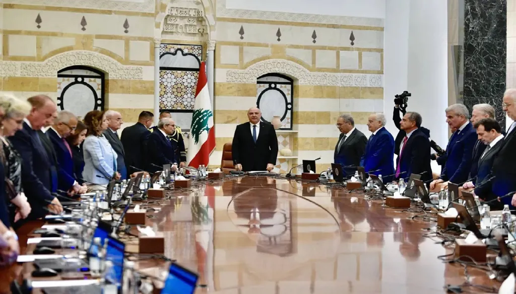 مجلس الوزراء اللبناني يبحث ملف المتفجرات... وتعيينات في سكك الحديد