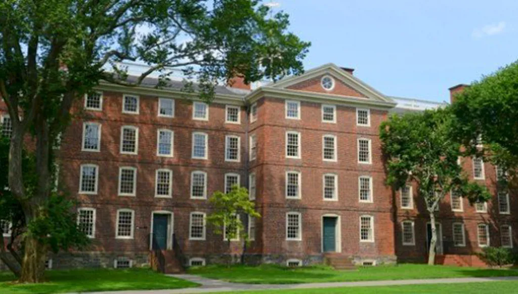 قتيلان وجرحى في إطلاق نار بجامعة براون الأميركية… والمهاجم لا يزال طليقاً