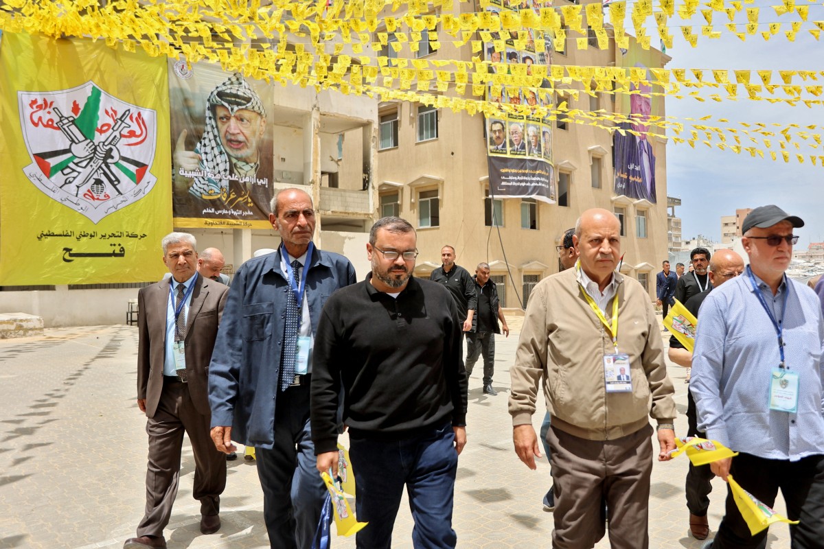 جانب من حضور افتتاح المؤتمر العام الثامن لحركة فتح في جامعة الأزهر بمدينة غزة في 14 أيار/مايو 2026 (أ ف ب)
