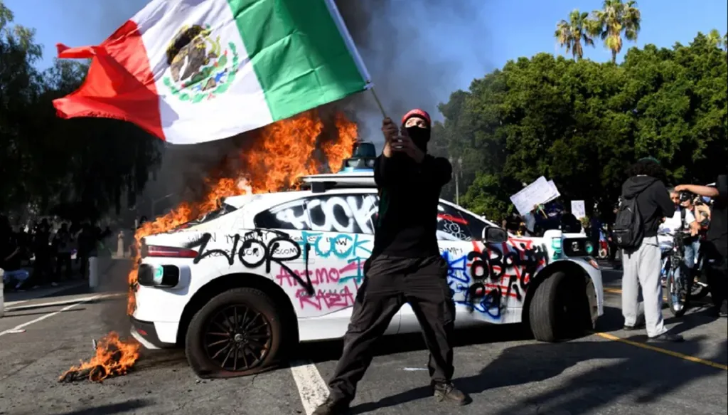 احتجاجات لوس أنجليس تهز أميركا... والانقسام يقترب!