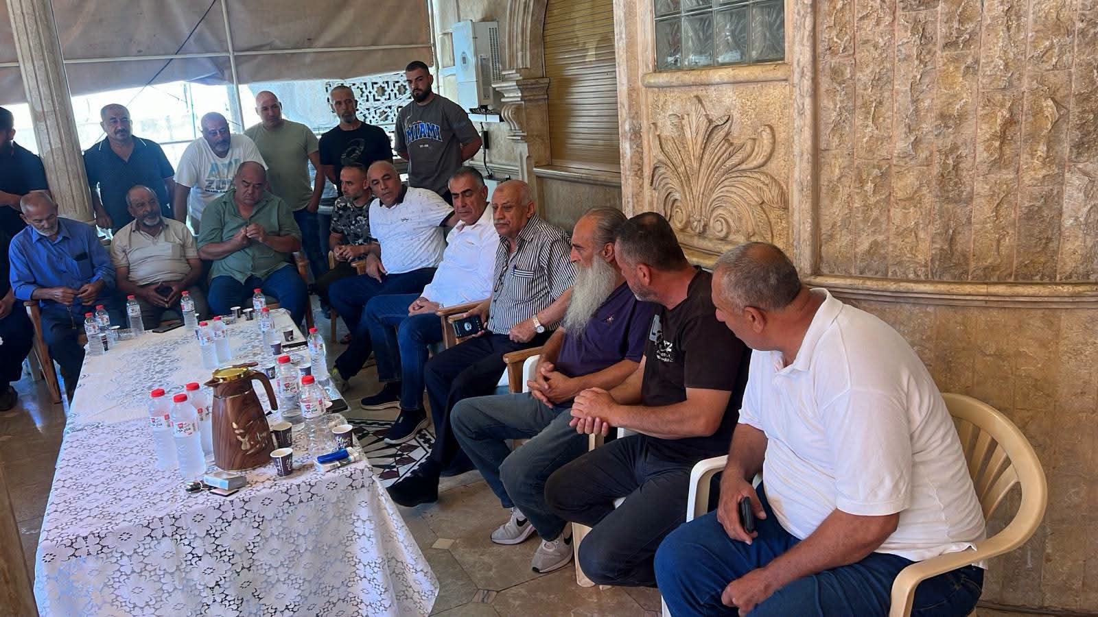 جانب من اجتماع نقابة مالكي الشاحنات العاملة بالترانزيت (النهار)