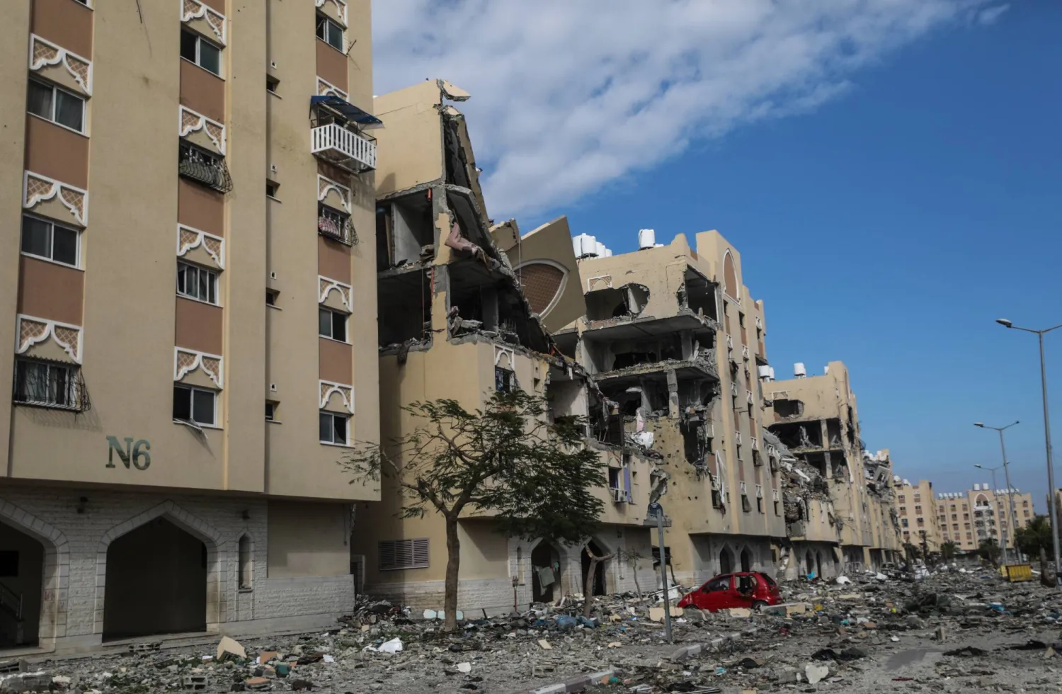 جانب من الدمار في بلدة خان يونس جنوب قطاع غزة (إ ب آ)