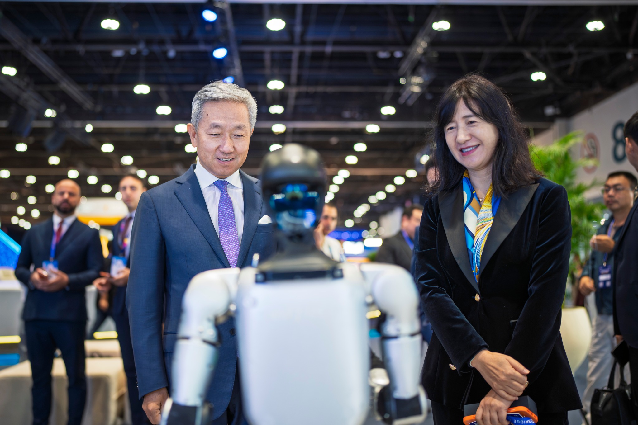 جانب من “قمة بريدج“ في أبوظبي.