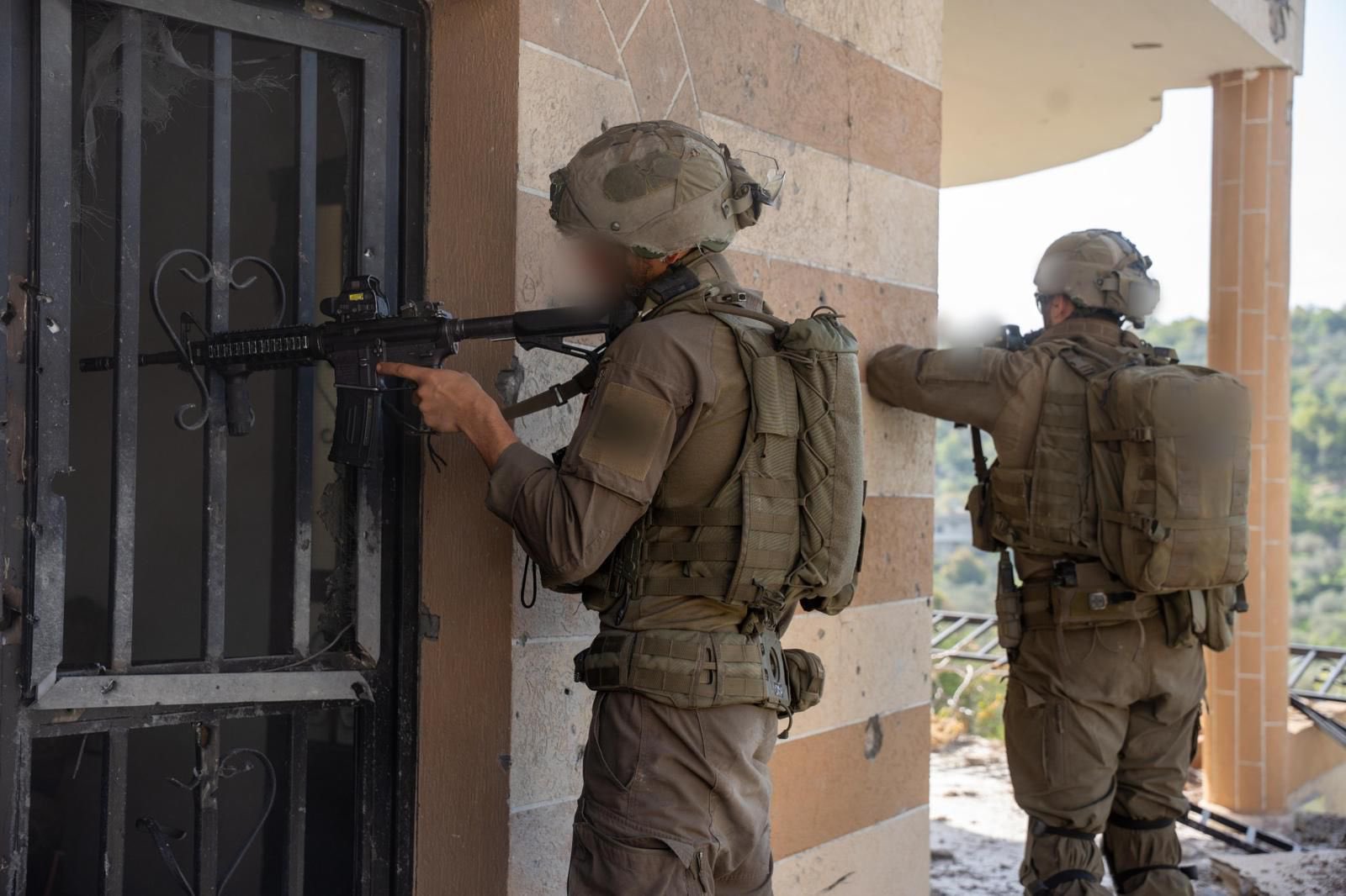 جنود إسرائيليون في القرى المحتلة في جنوب لبنان (الجيش الإسرائيلي)