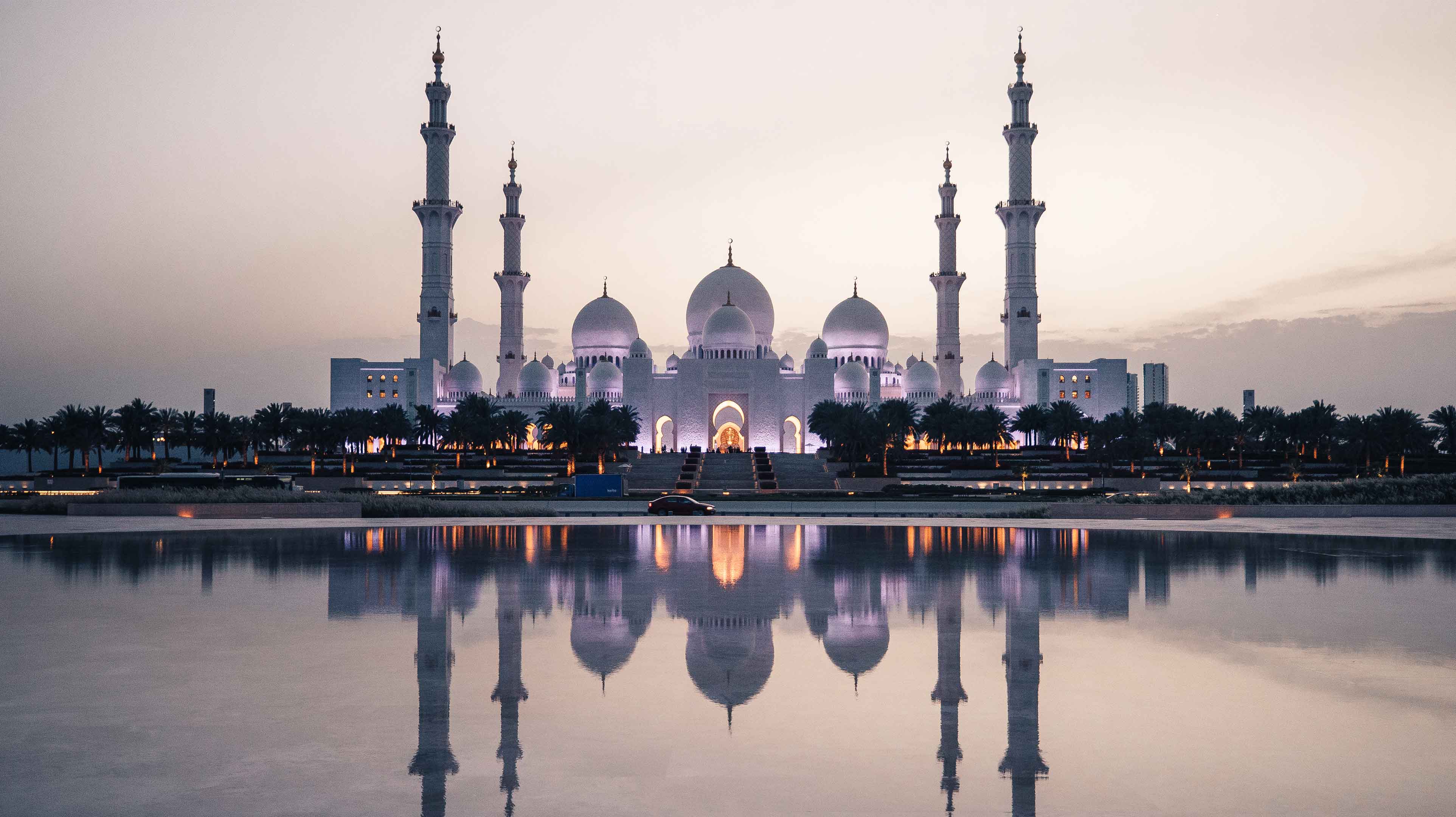 مسجد الشيخ زايد (إنترنت)