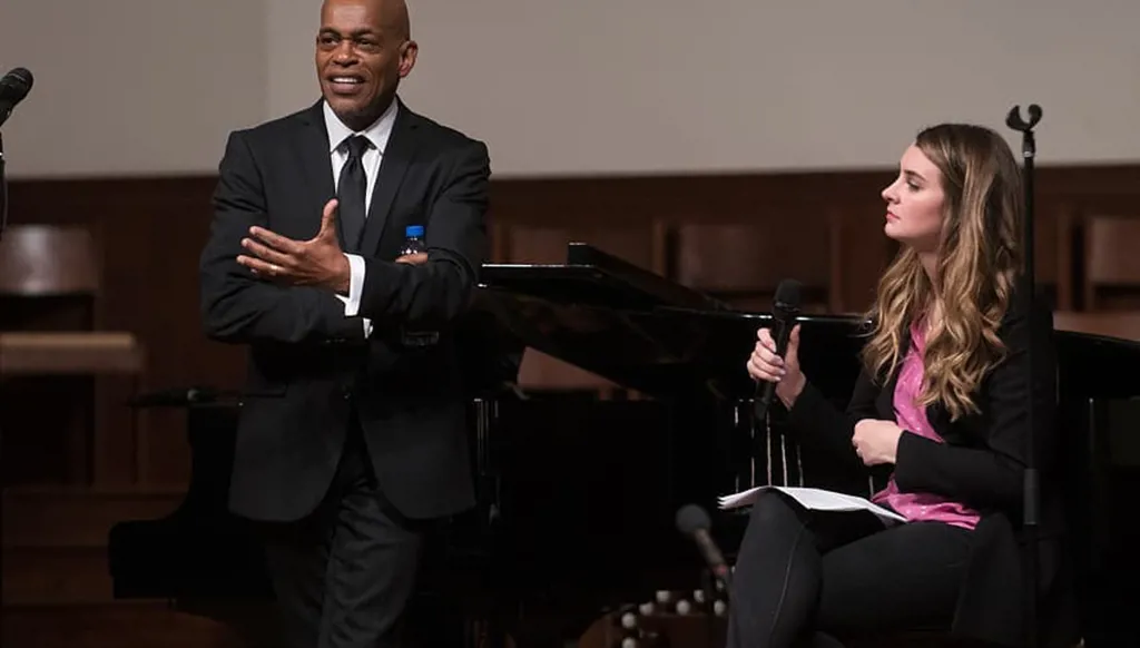 طعن نجم أميركي حتى الموت... والإشتباه بابنه