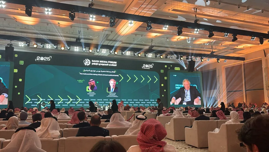 جونسون في "المنتدى السعودي للإعلام": تقدّم الأمور في المملكة مذهل!