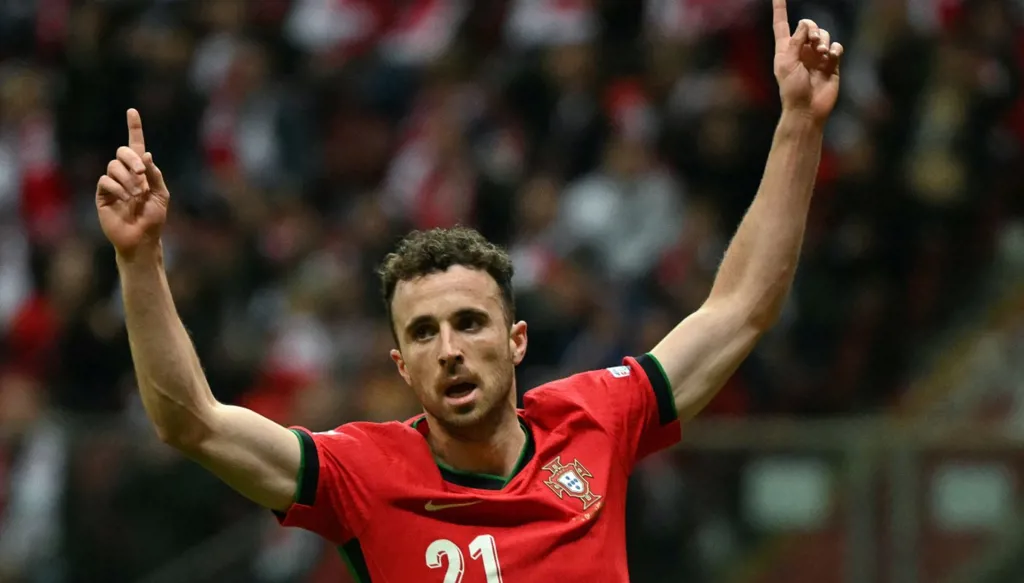 جماهير ولفرهامبتون تكرّم الراحل ديوجو جوتا