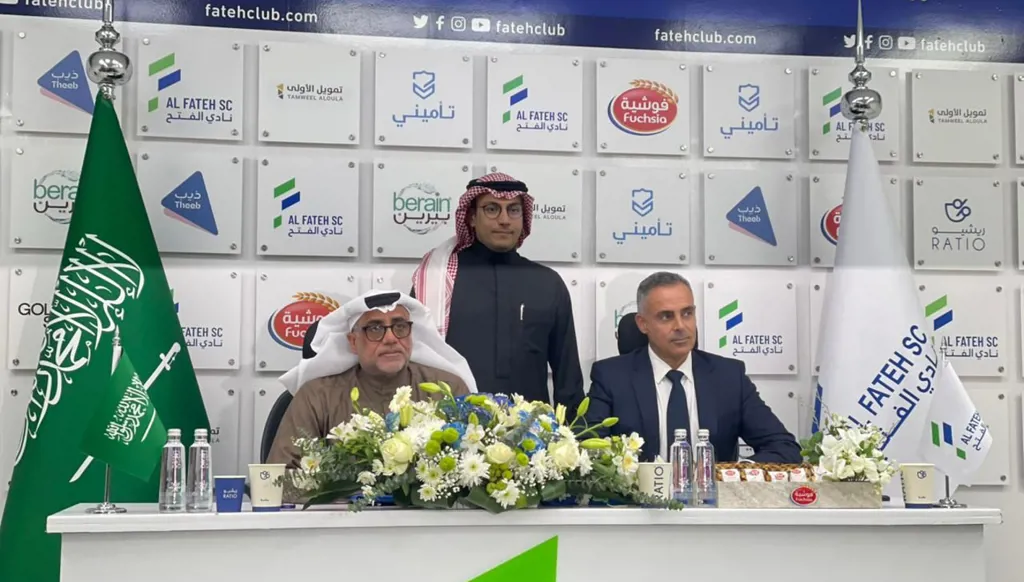 غوميز  يلمح إلى إمكانية ضم لاعبين من الزمالك إلى الفتح السعودي