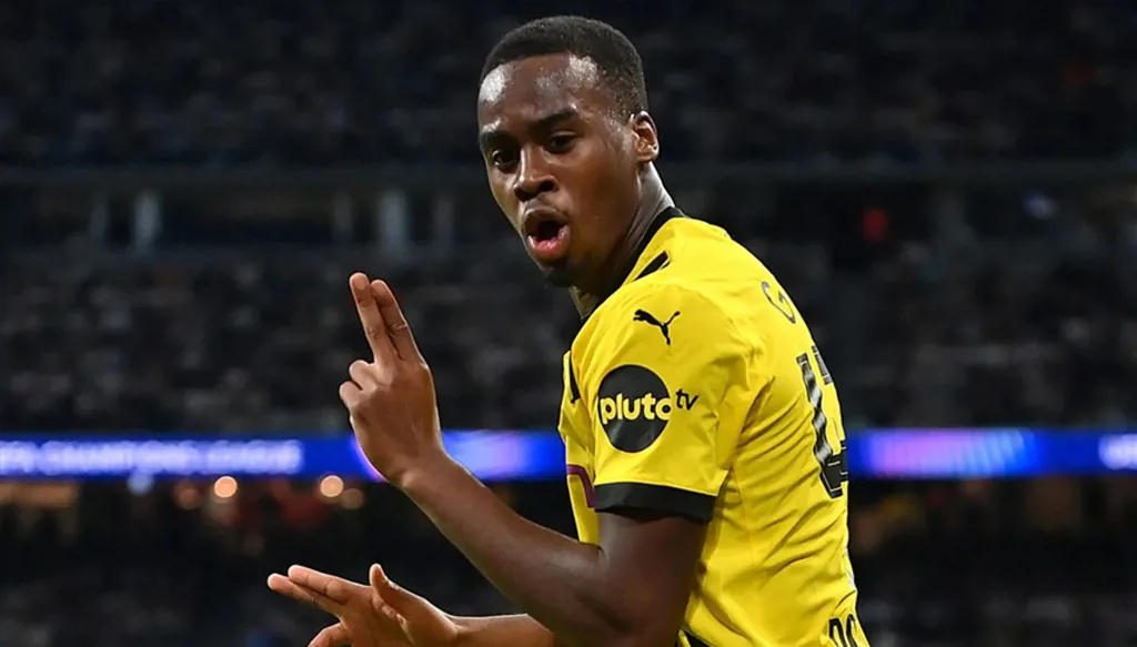 بايرن ميونيخ يخطط لخطف موهبة دورتموند