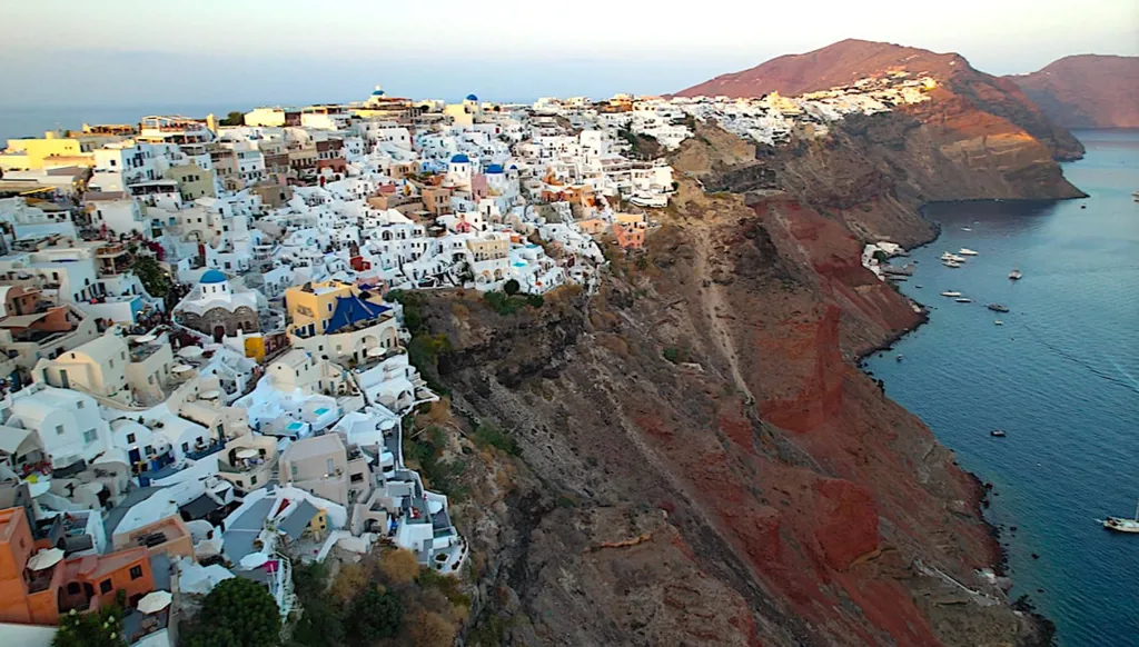 "سانتوريني"... بركان يهدد اقتصادات 5 دول عربية