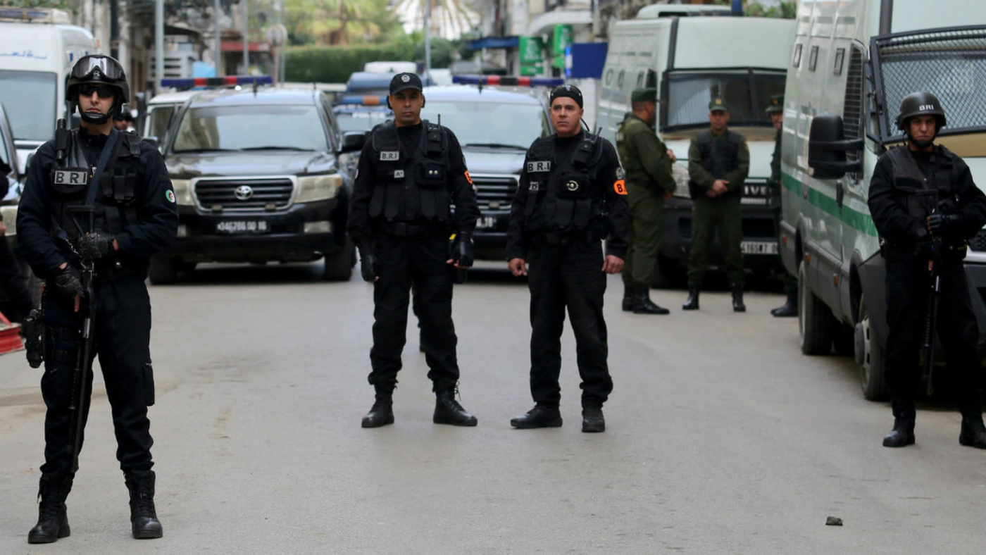 الشرطة الجزائرية تعلن توقيف 61 مغربياً بتهمة التخطيط لـ"أعمال تخريبية"