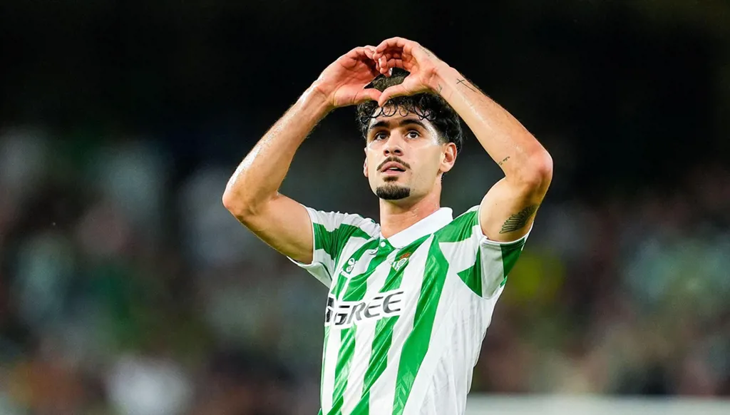 أتلتيكو مدريد يضم نجم ريال بيتيس