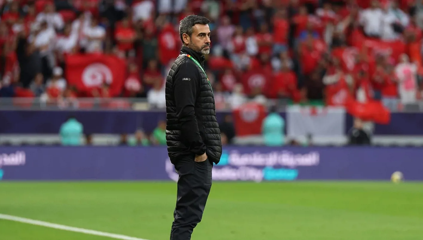 رفض الإقامة في دمشق... من هو مدرب منتخب سوريا خوسيه لانا؟