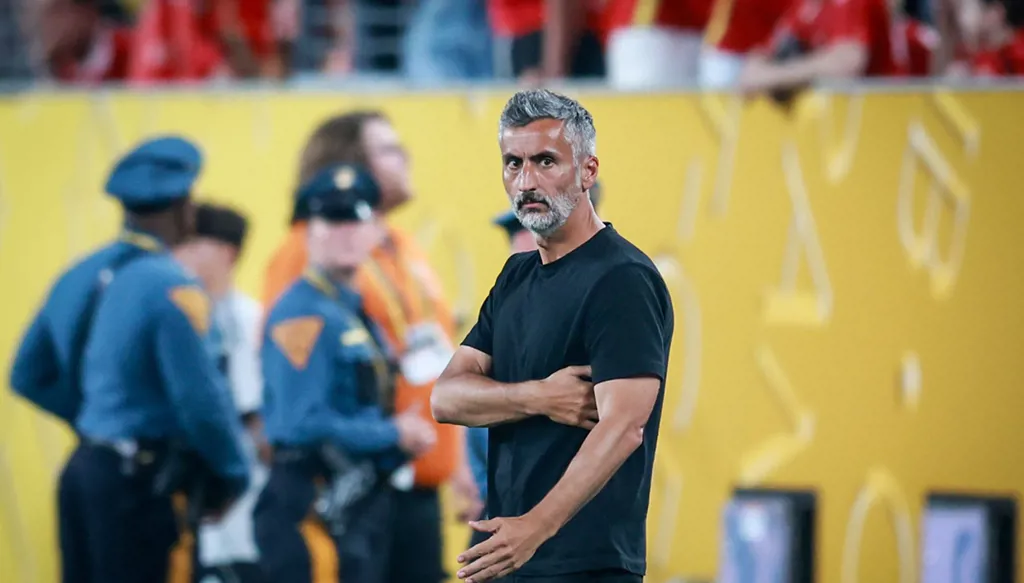 هل ينجح ريفيرو في كتابة صفحة جديدة مع جماهير الأهلي؟