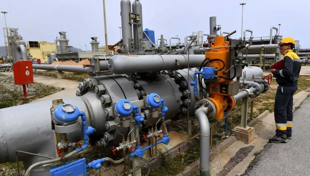 إيطاليا تتجه إلى الجزائر لتعزيز إمداداتها من الغاز