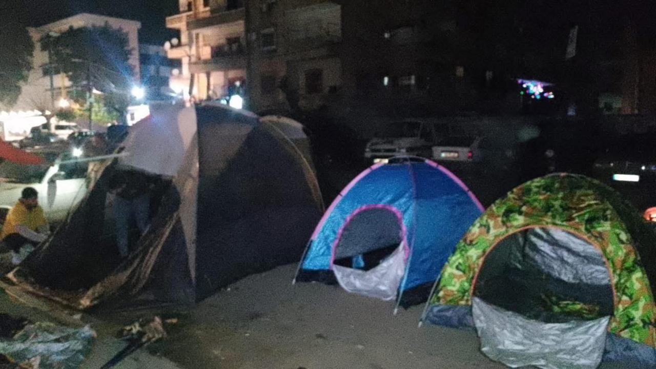 خيمتان في منطقة القبة قرب سنترال التل (مراسل النهار طوني فرنجية)