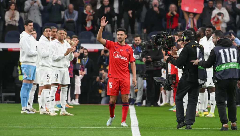 خيسوس نافاس يودع كرة القدم في سانتياغو برنابيو بعد مسيرة استثنائية (فيديو)