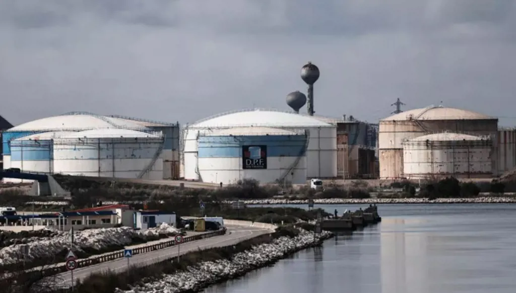 وكالة الطاقة الدولية تحرر 400 مليون برميل من النفط: هل تكفي الأسواق؟