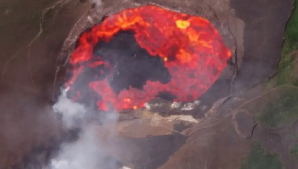 بالفيديو- الحمم تتدفّق من فوهته... بركان كيلاويا في هاواي ‏يستعدّ لثوران كبير