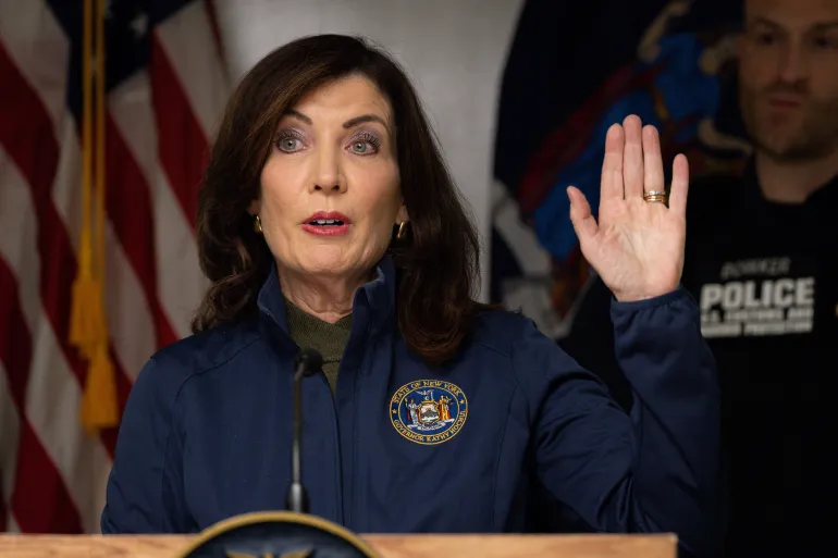 حاكمة نيويورك كاثي هوكول (رويترز)